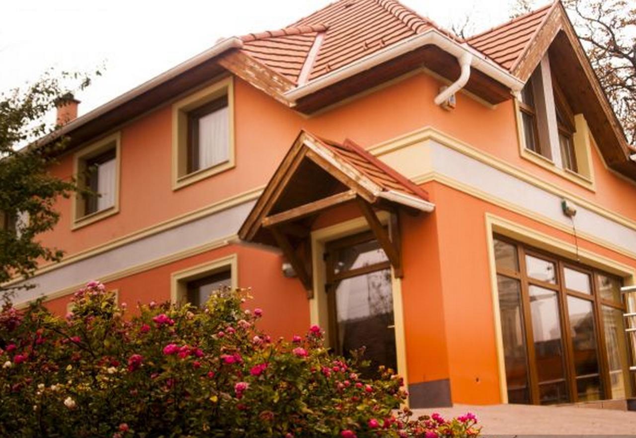 Publo Etterem Es Panzio Bed & Breakfast Csakvar Екстериор снимка