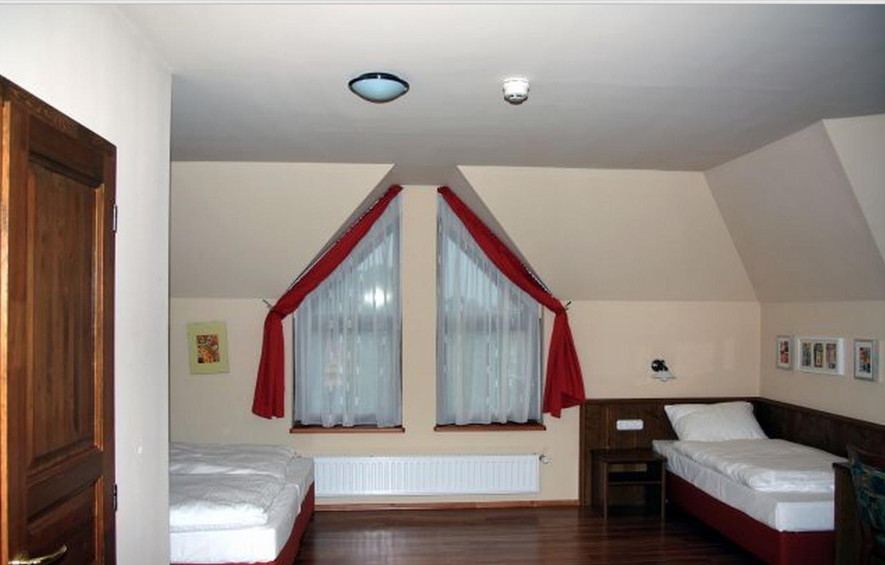 Publo Etterem Es Panzio Bed & Breakfast Csakvar Екстериор снимка